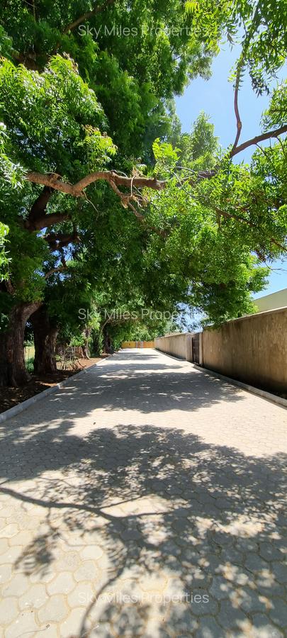 1,000 ft² Land at Kuruwitu - 2