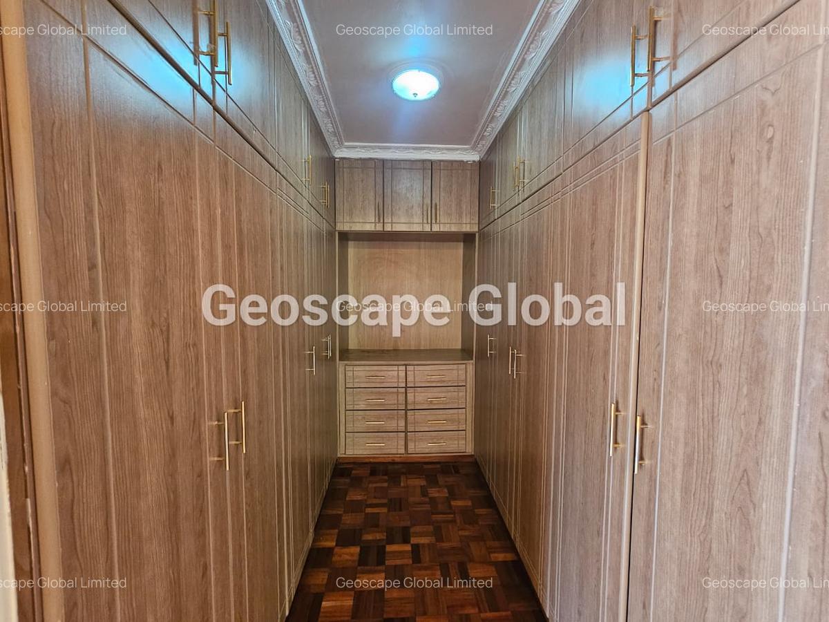 5 Bed Townhouse with En Suite in Lavington - 3