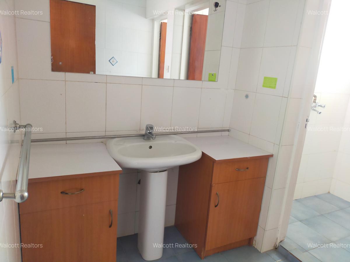 4 Bed Apartment with En Suite in Kilimani - 8
