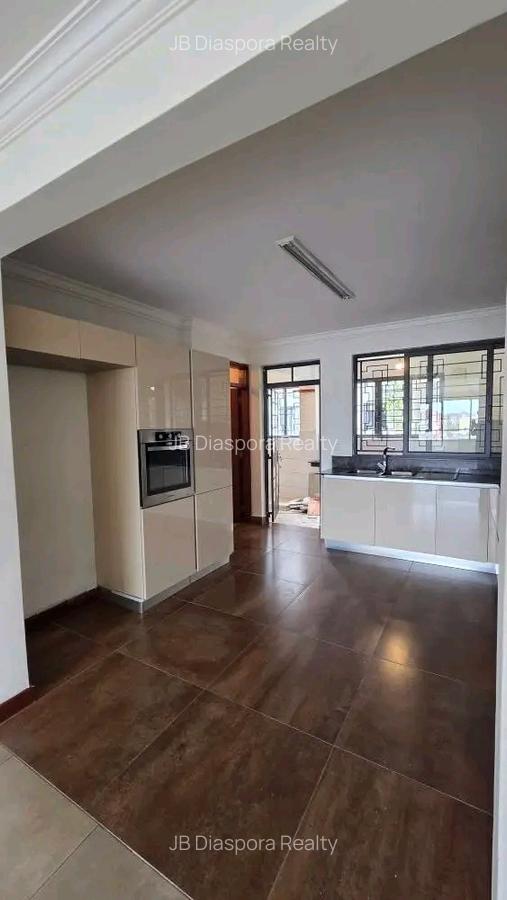 3 Bed Apartment with En Suite at 3Rd Parklands - 16