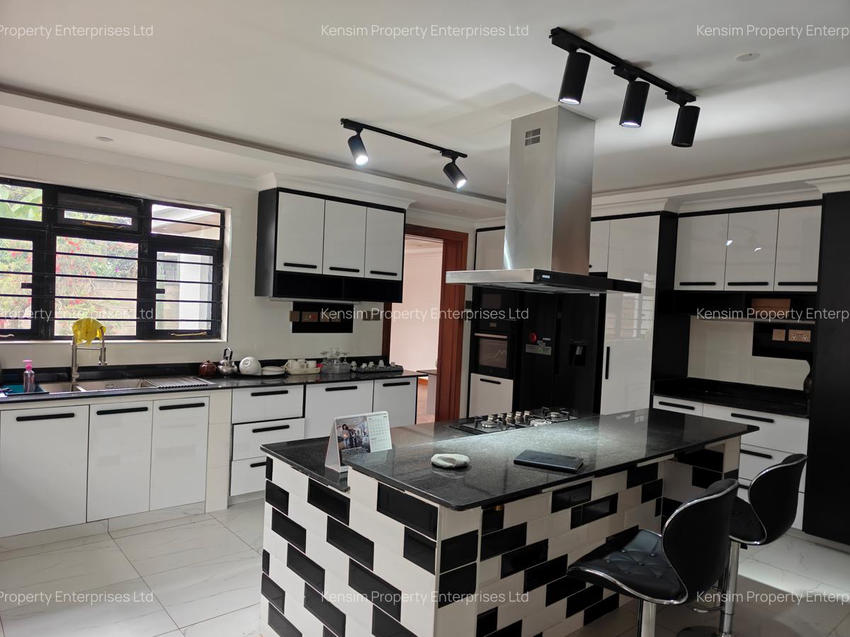5 Bed House with En Suite in Runda - 2