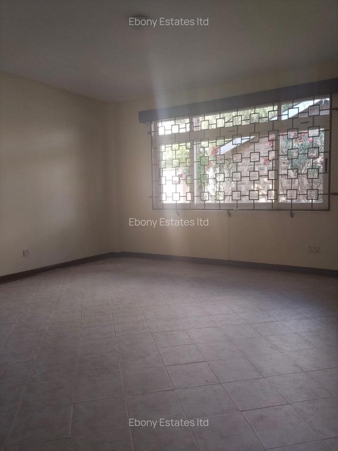 5 Bed Townhouse with En Suite in Lavington - 12