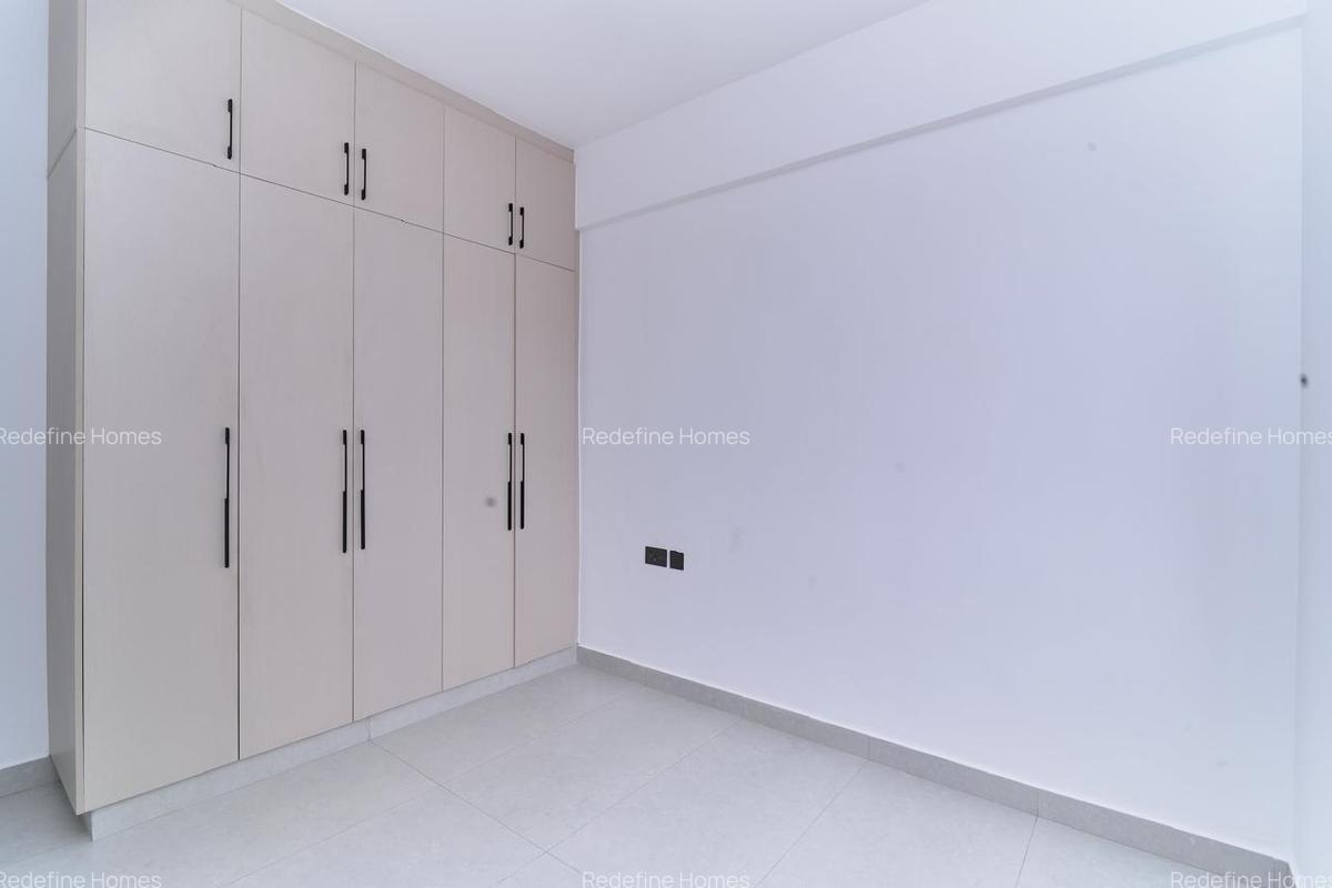 3 Bed Apartment with En Suite at Brookside - 14