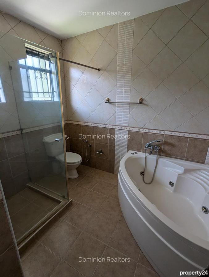 4 Bed Townhouse with En Suite at Grevilia Grove - 10