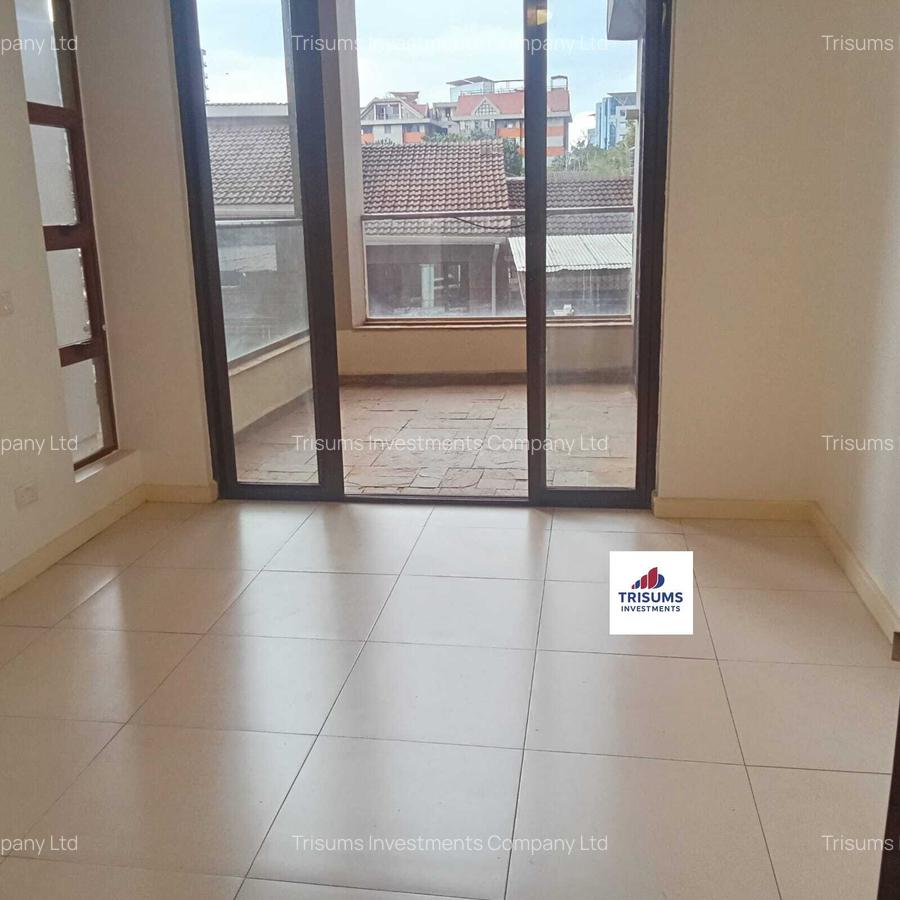 4 Bed Apartment with En Suite in Parklands - 11