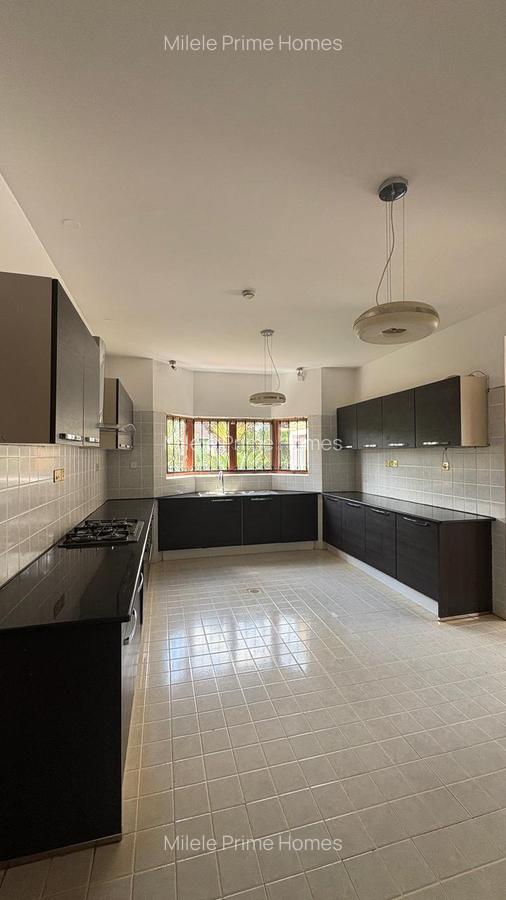 5 Bed Villa with En Suite at Mimosa - 18