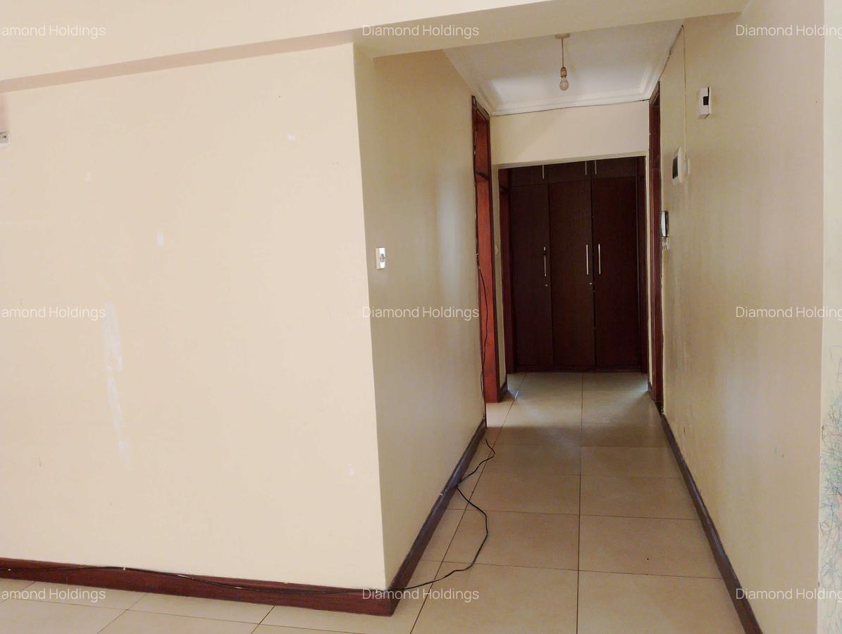 3 Bed Apartment with En Suite at Parklands - 5