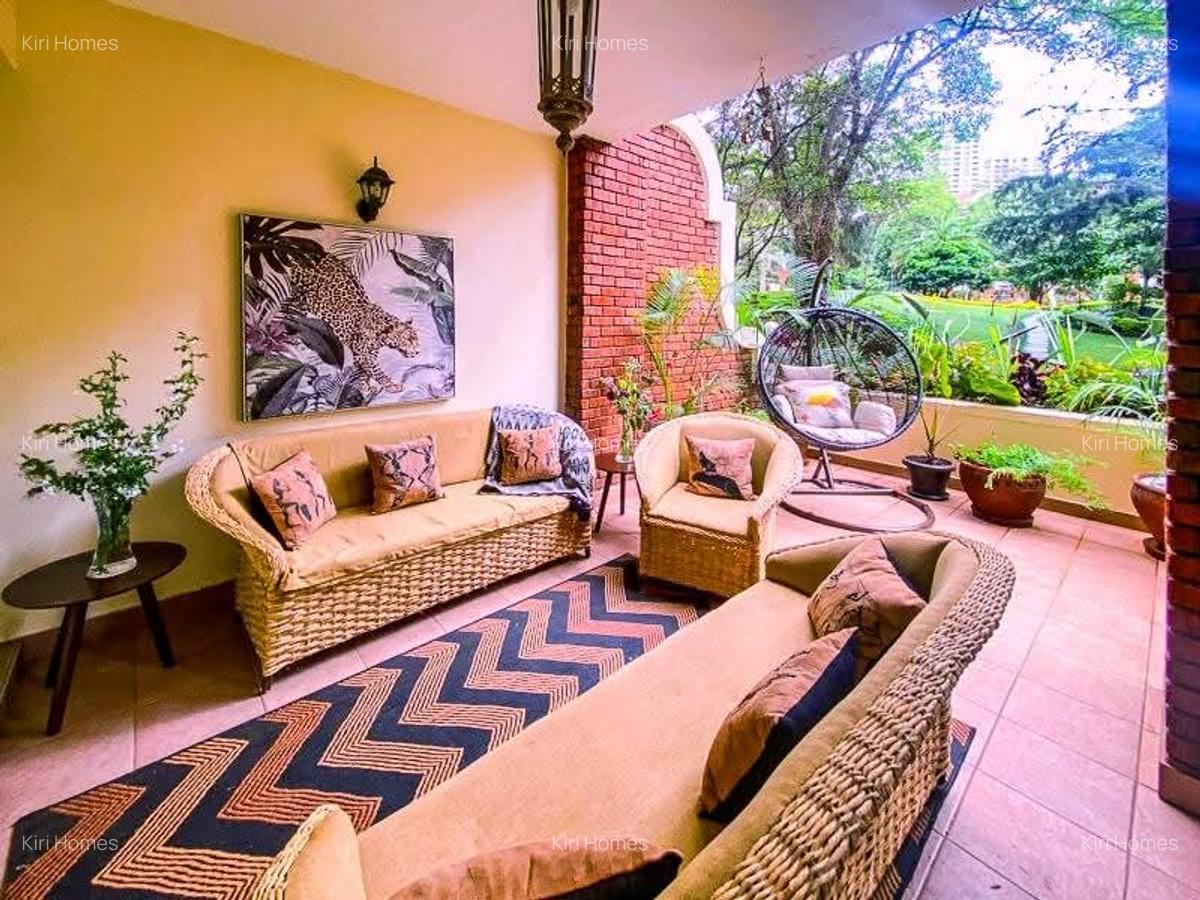 4 Bed Townhouse with En Suite in Riverside - 2