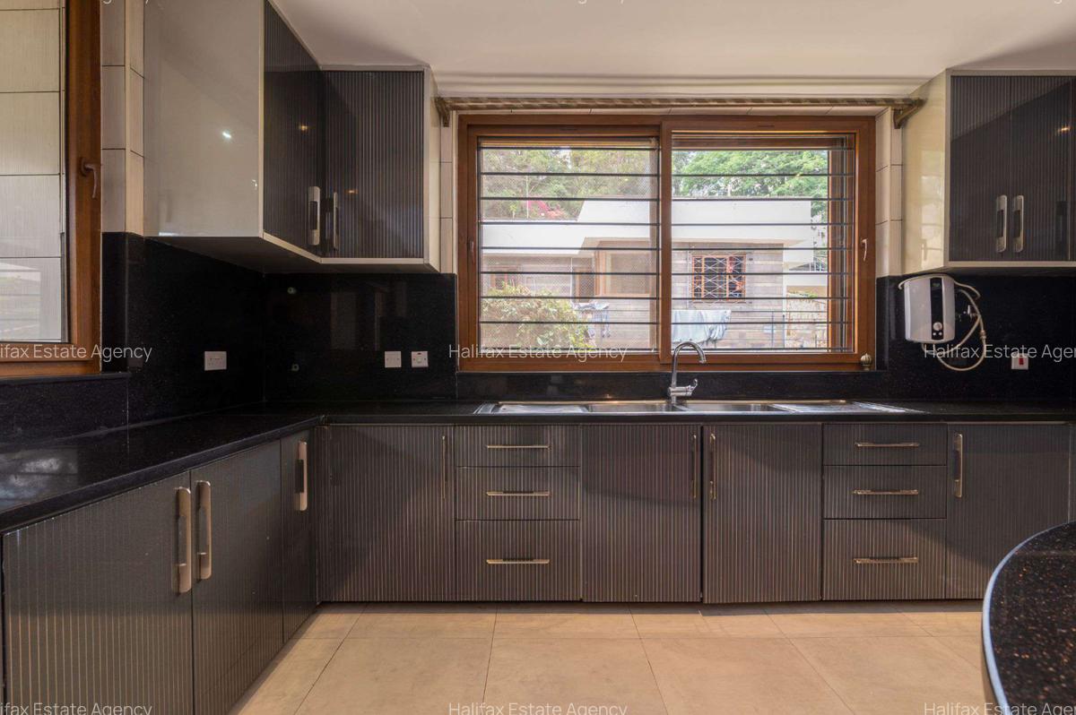 5 Bed Townhouse with En Suite in Spring Valley - 9