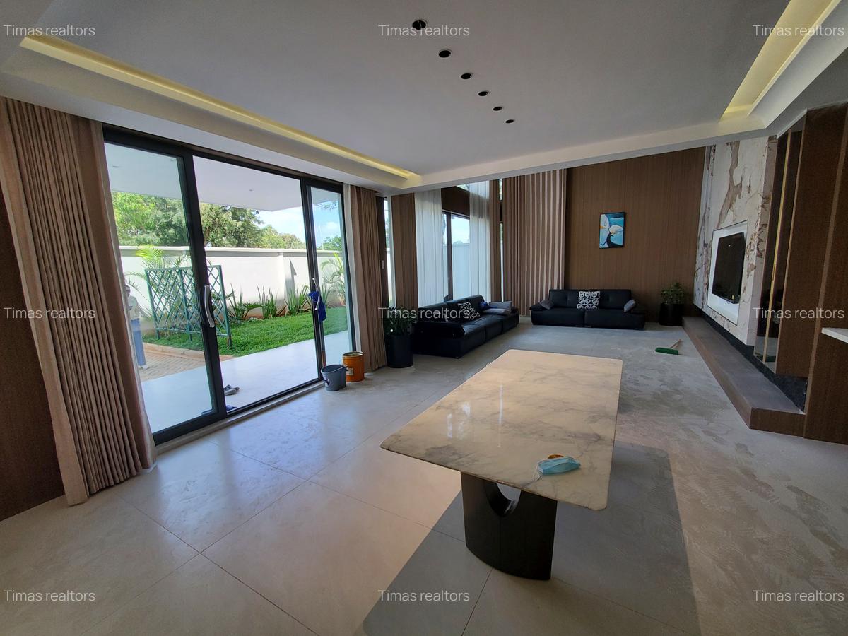 5 Bed Townhouse with En Suite at Lavington - 2