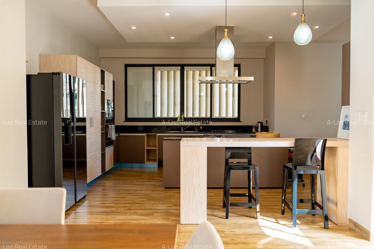 4 Bed Apartment with En Suite at Riverside Drive - 3