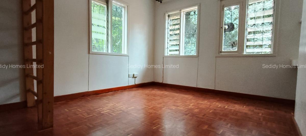 4 Bed House with En Suite in Westlands Area - 11