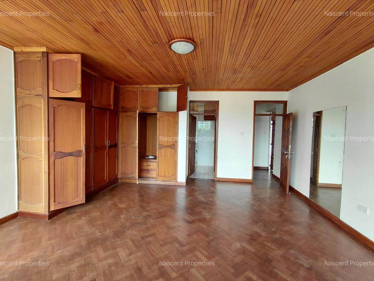 4 Bed House with En Suite in Runda - 12
