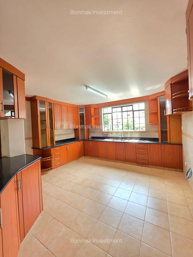 5 Bed Townhouse with En Suite at Lavington Green - 8