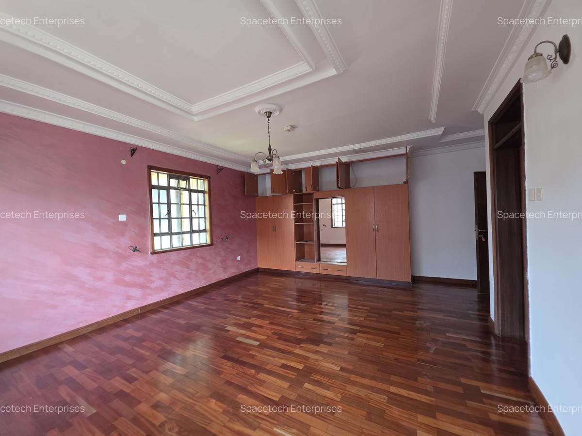 4 Bed House with En Suite in Runda - 17