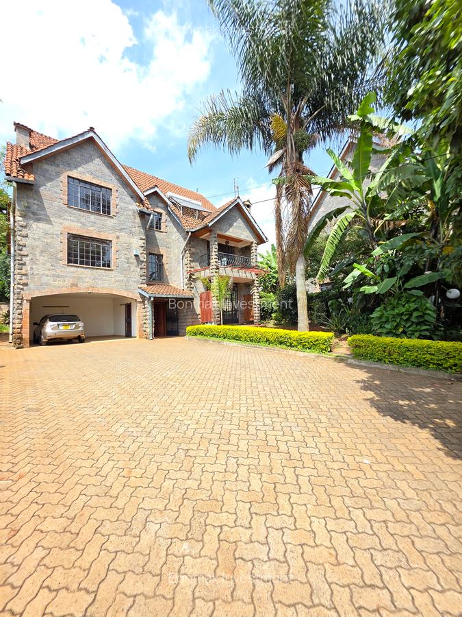 5 Bed Townhouse with En Suite at Lavington Green - 3