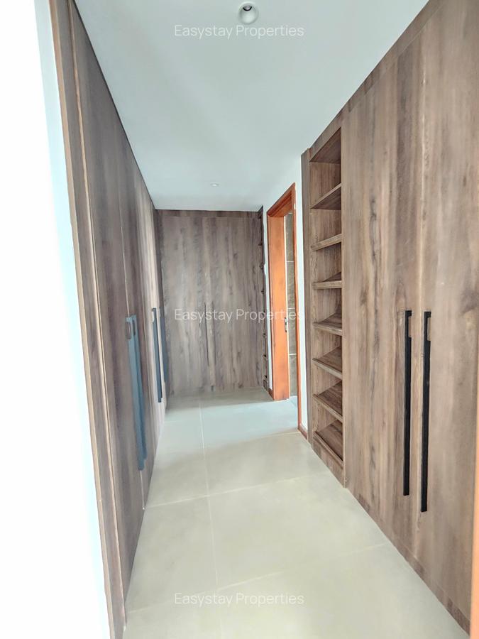 4 Bed Apartment with En Suite in Riverside - 6