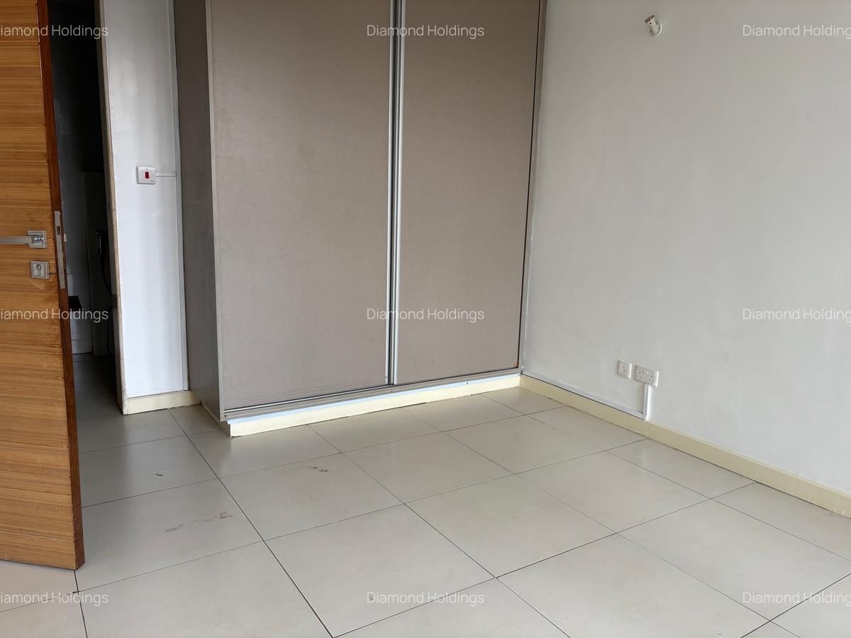 4 Bed Apartment with En Suite at Parklands - 9