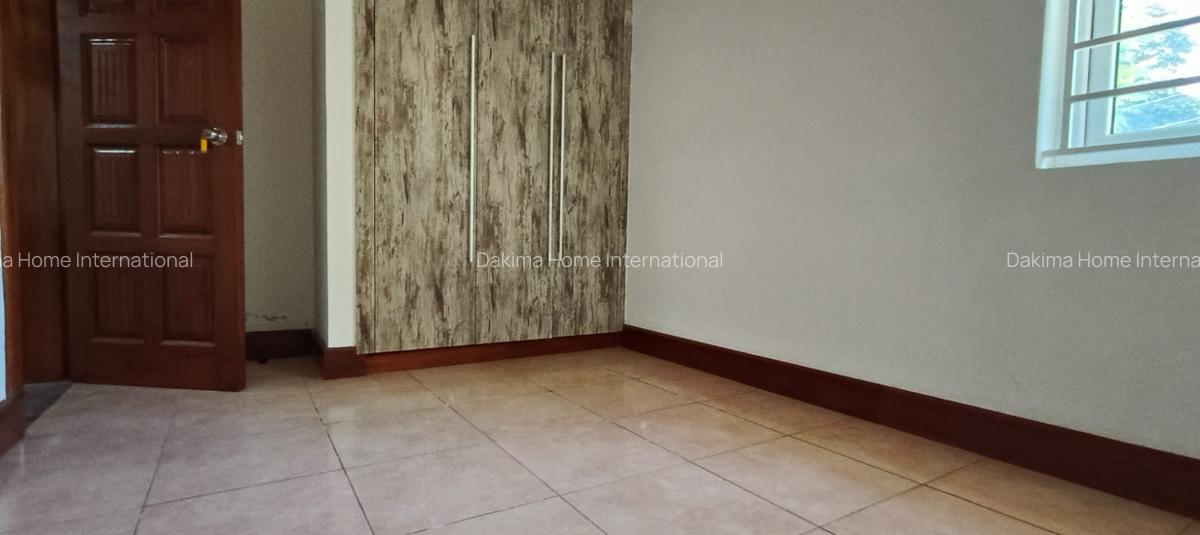 5 Bed Townhouse with En Suite in Rosslyn - 13
