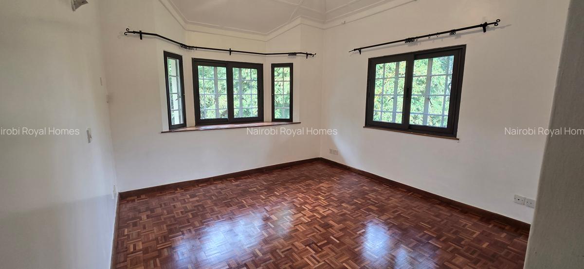 5 Bed House with En Suite at Rosslyn Lone Tree - 15