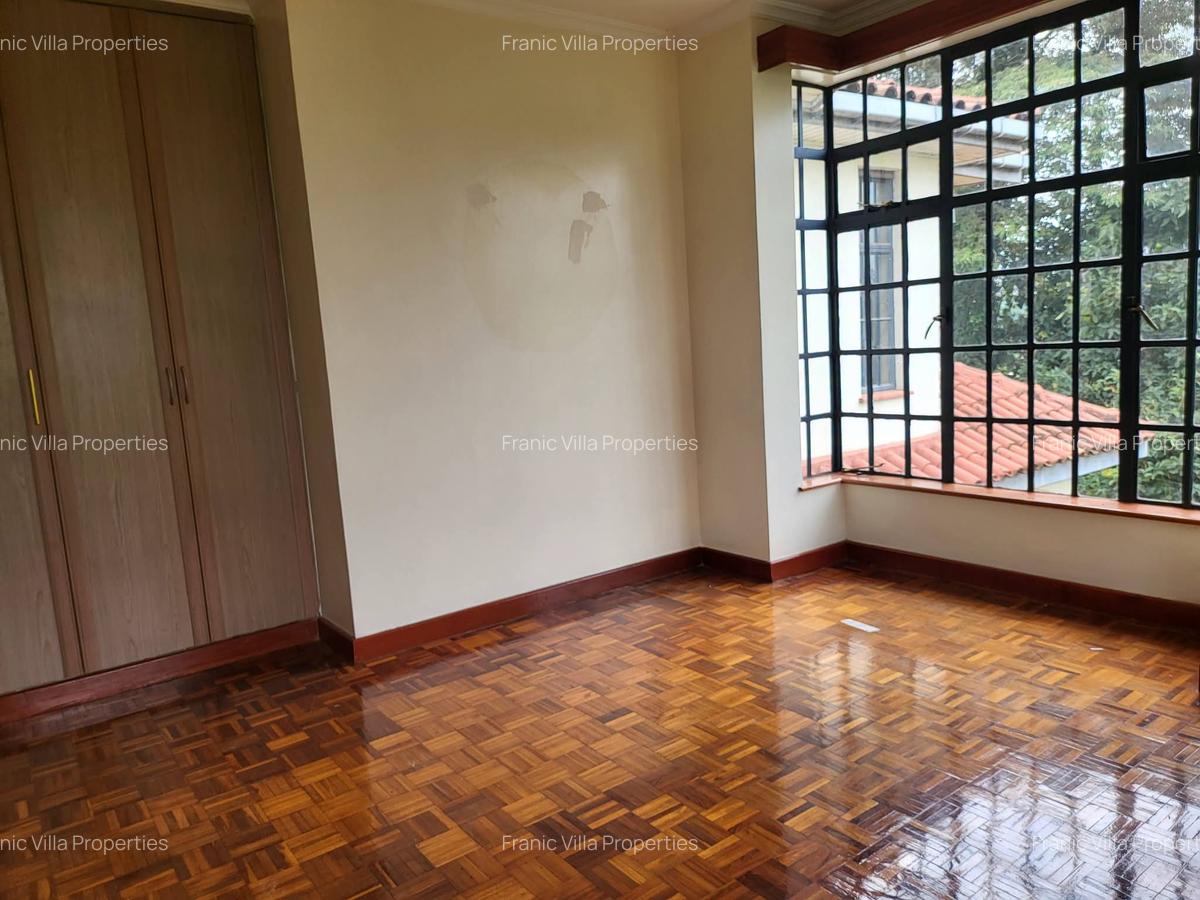 5 Bed Villa with En Suite at Rosslyn Height - 16