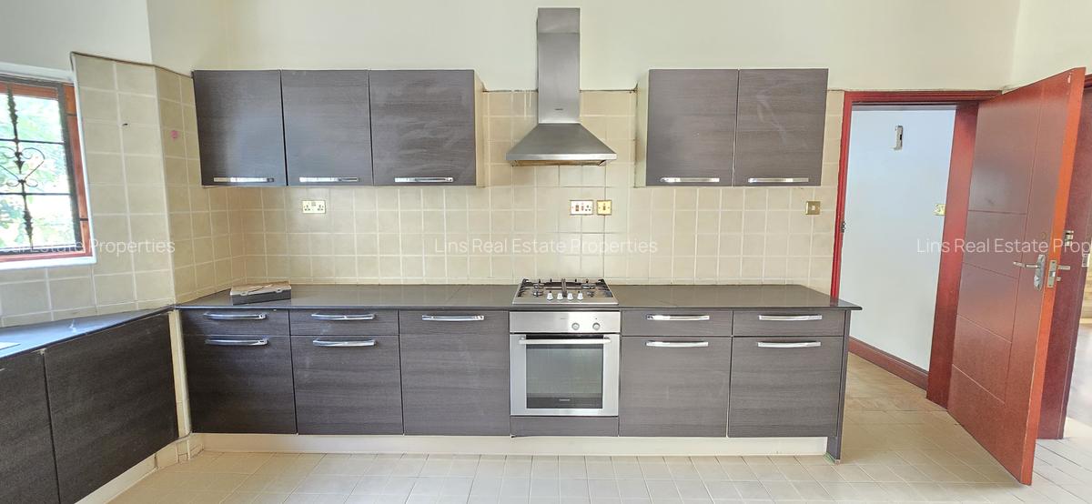 5 Bed Townhouse with En Suite in Runda - 14