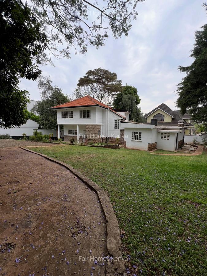 3 Bed House with En Suite at Lavington Green - 1