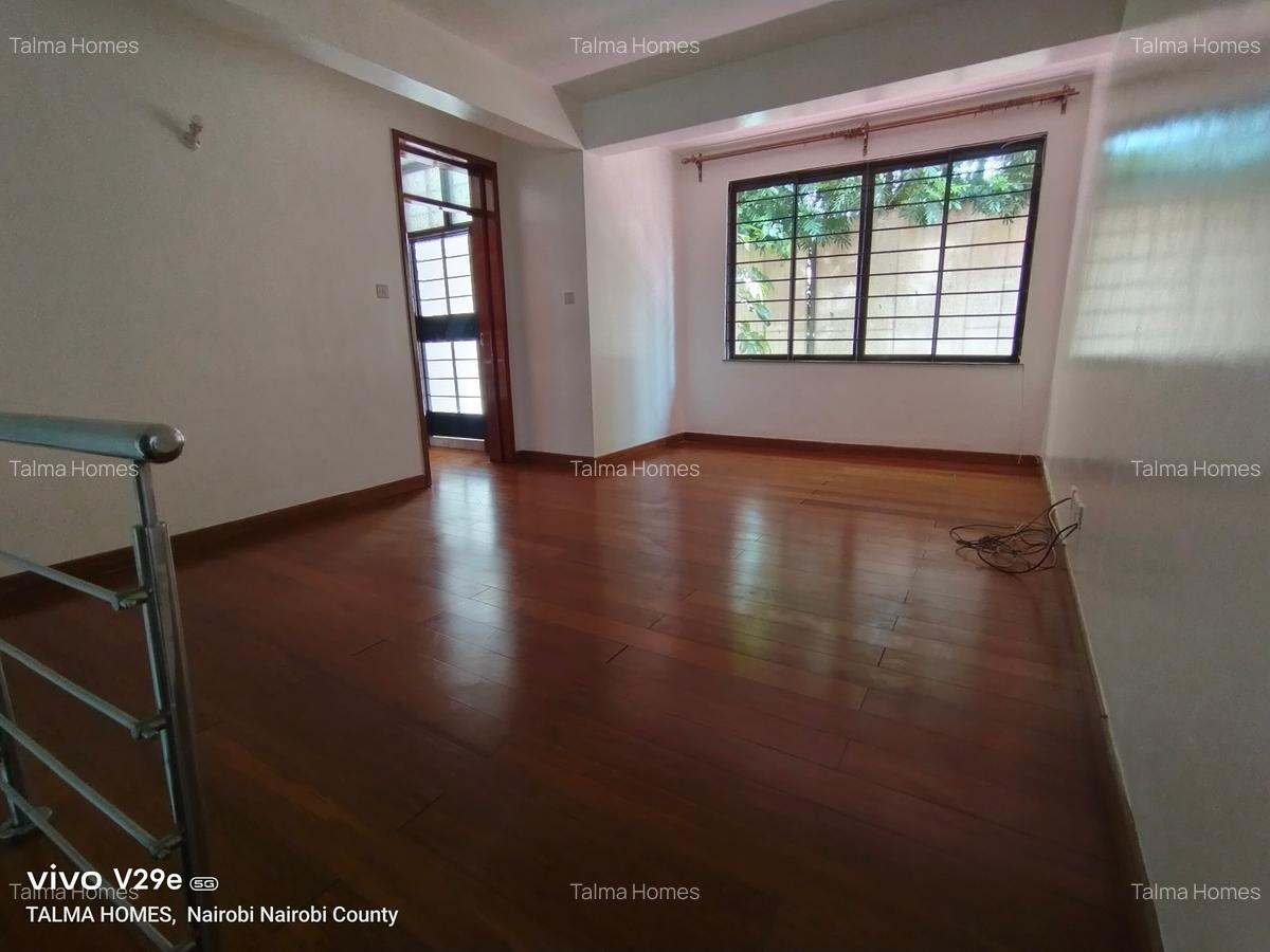 5 Bed Townhouse with En Suite at Lavington - 18
