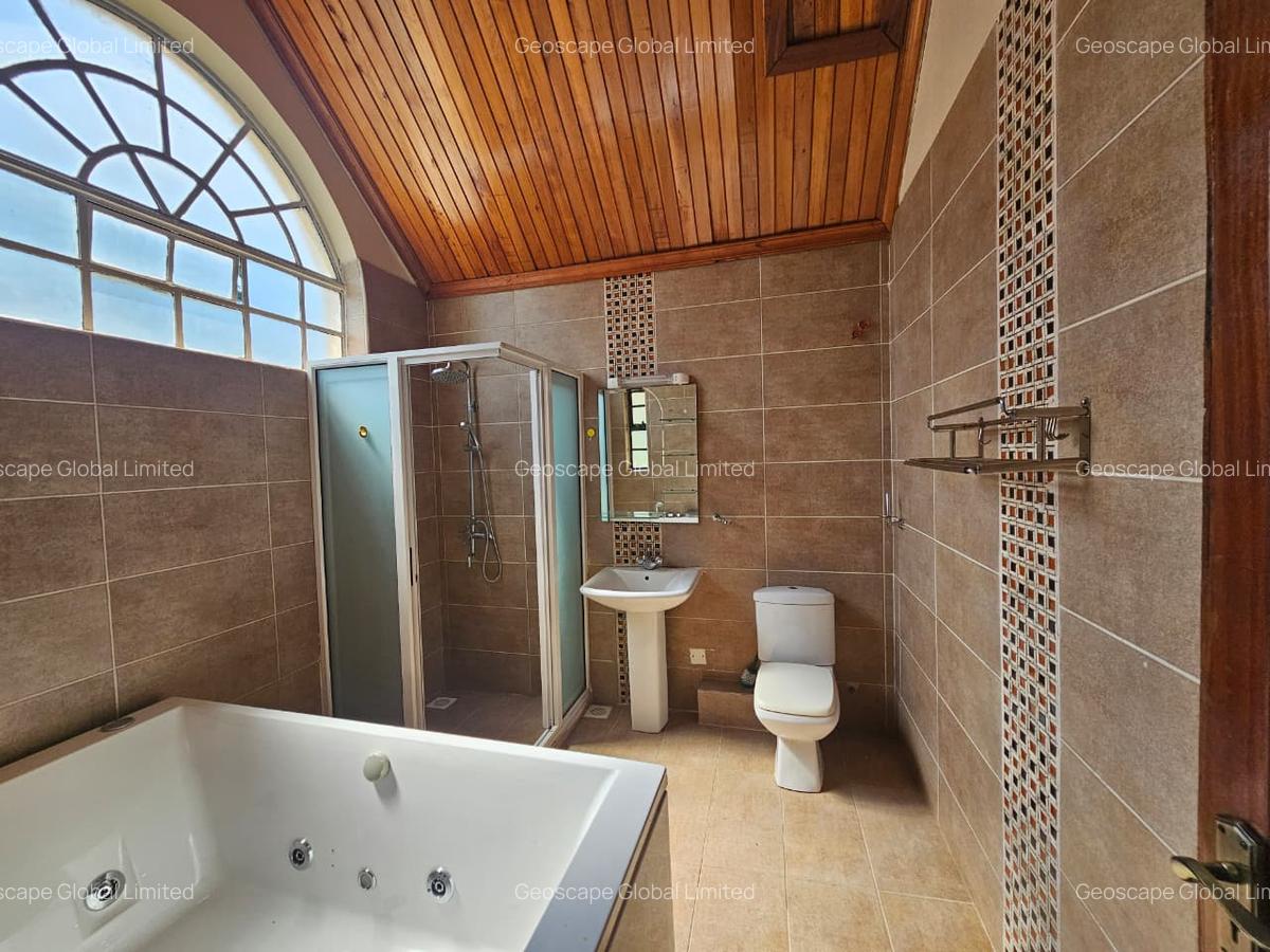 5 Bed Townhouse with En Suite in Lavington - 3