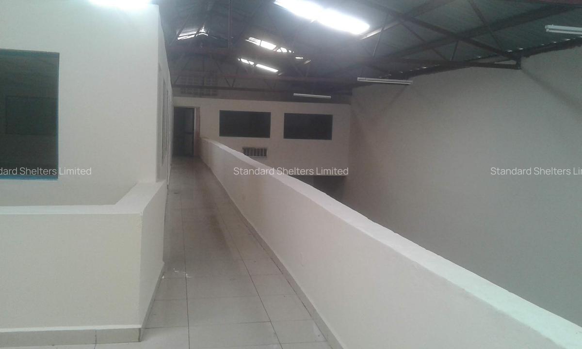 6,950 ft² Warehouse with Service Charge Included in Industrial Area - 15