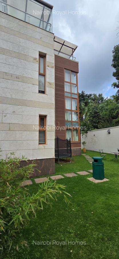6 Bed Townhouse with En Suite at Lavington Road - 2