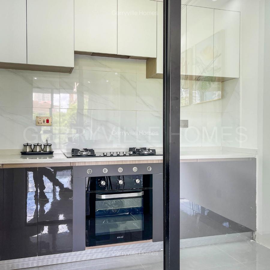 Serviced 2 Bed Apartment with En Suite in Kilimani - 4