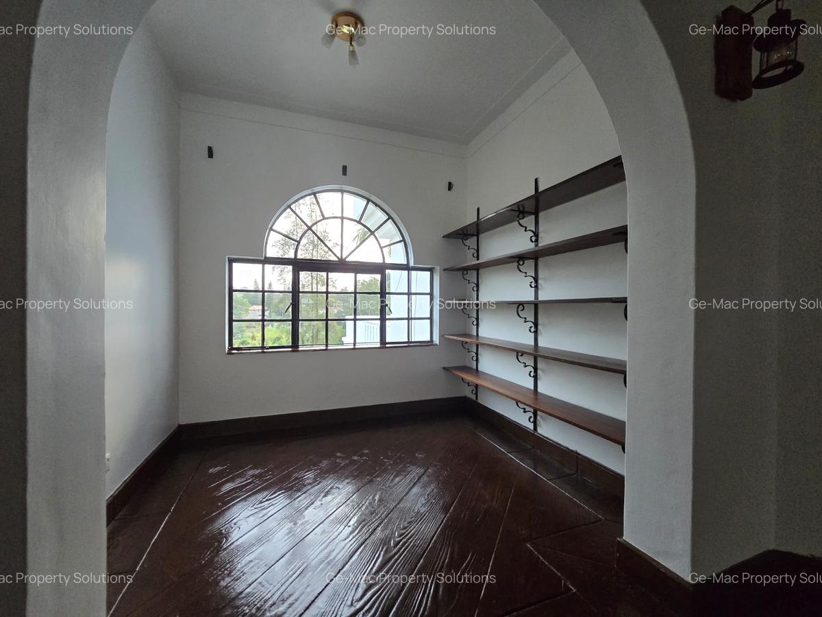 5 Bed House with En Suite in Nyari - 16