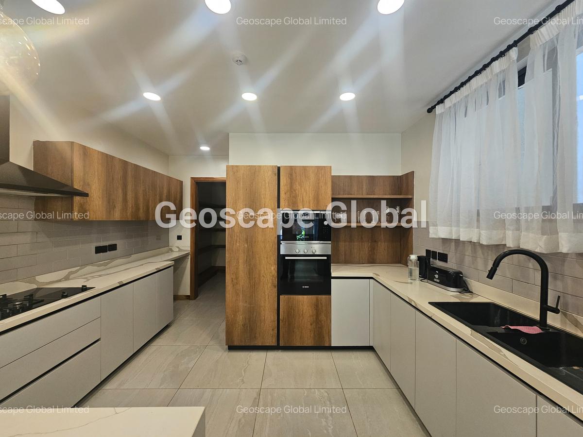 Furnished 4 Bed Apartment with En Suite in Spring Valley - 15