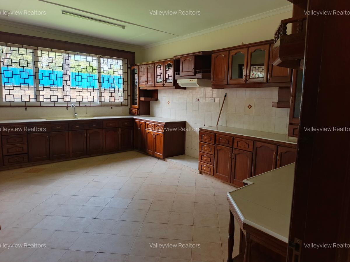 4 Bed Townhouse with En Suite at Lavington - 10