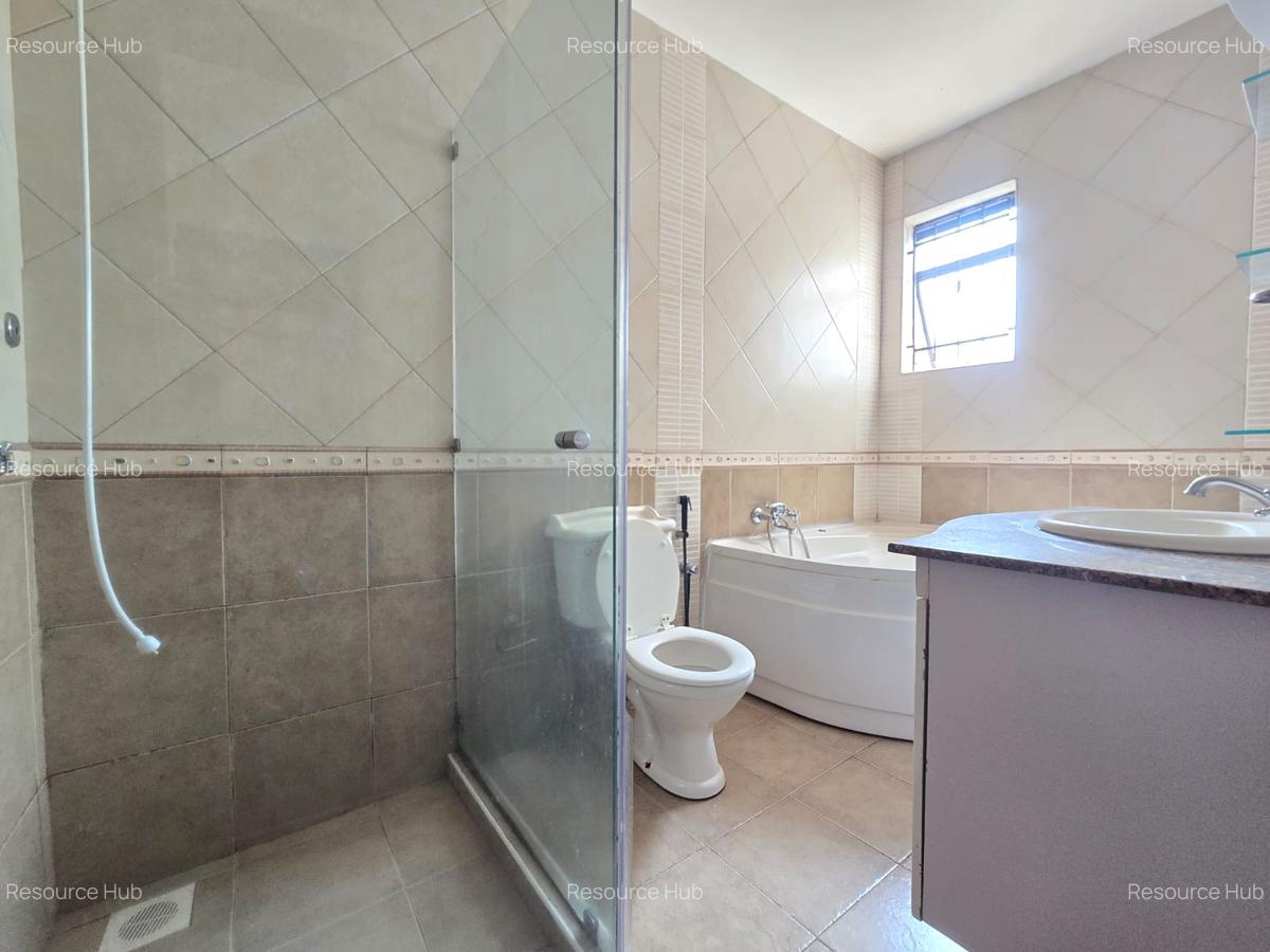4 Bed Townhouse with En Suite at Off Brook House Drive - 14