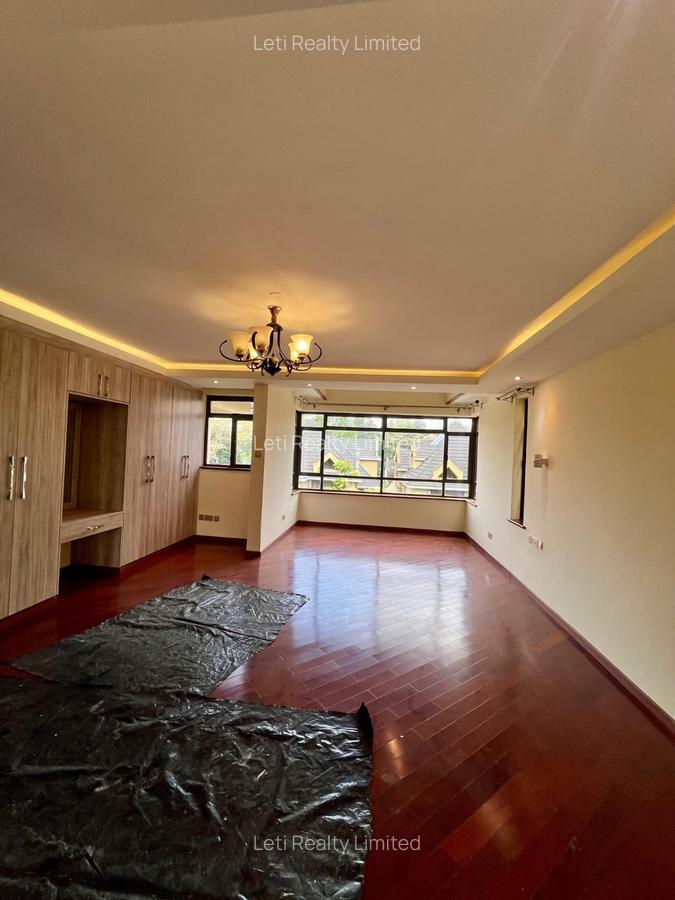 5 Bed Townhouse with En Suite in Lavington - 3