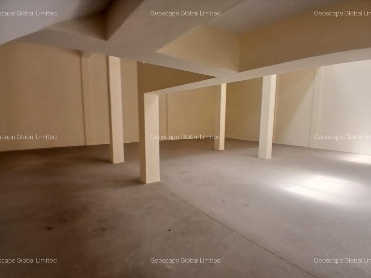 7,200 ft² Warehouse with Parking in Ruaraka - 3