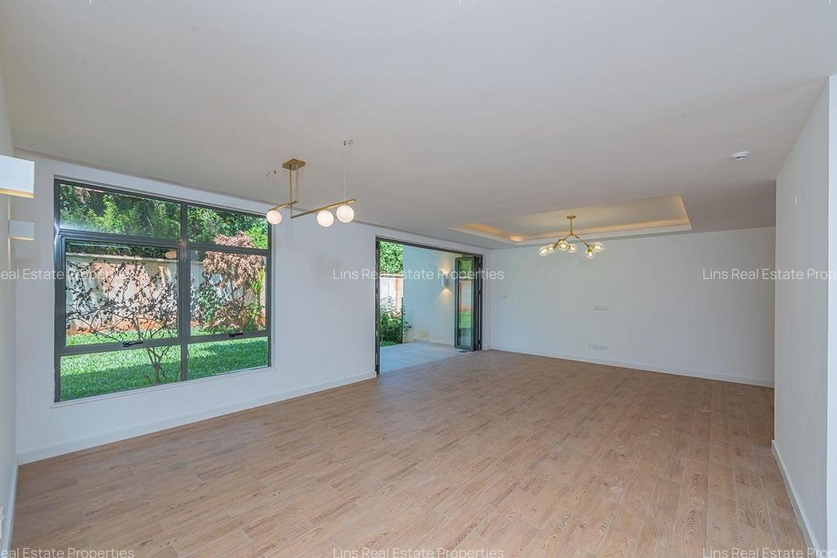 4 Bed Apartment with En Suite in Rosslyn - 2