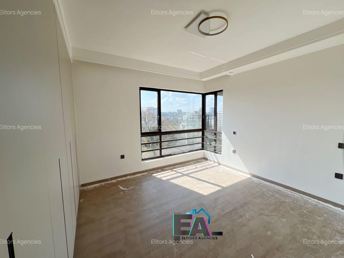 3 Bed Apartment with En Suite at Riverside Drive - 13