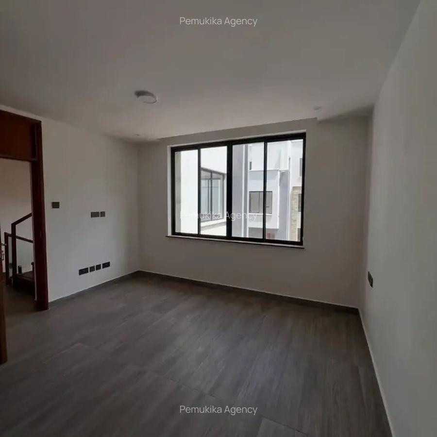 5 Bed Townhouse with En Suite in Lavington - 9