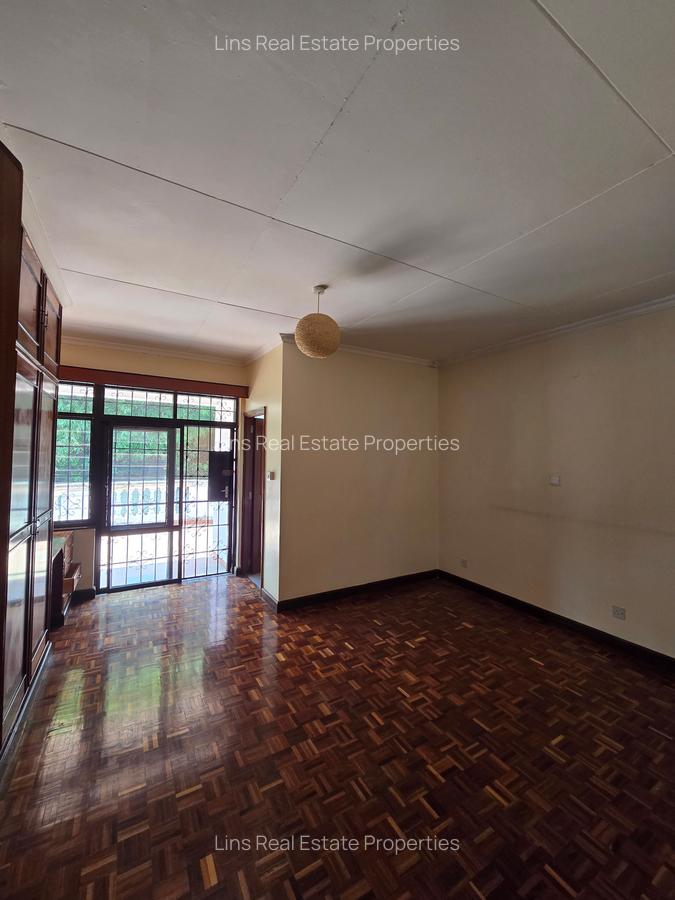 5 Bed House with En Suite in Runda - 12