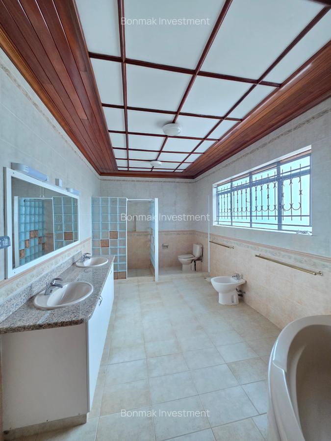 5 Bed House with En Suite at Old Runda. - 17