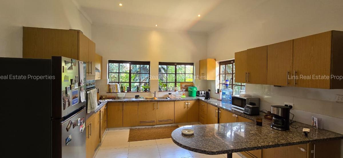 4 Bed Townhouse with En Suite in Spring Valley - 9