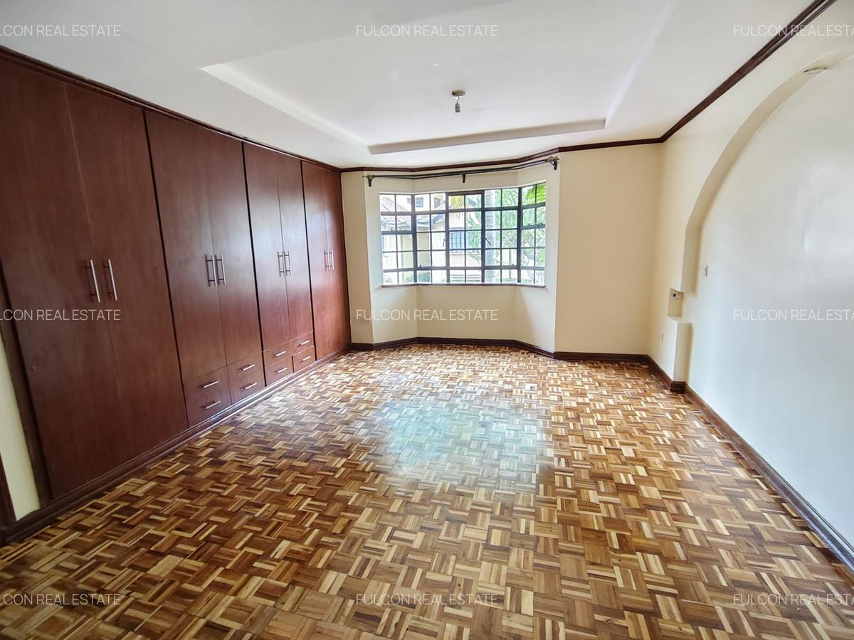 5 Bed Townhouse with En Suite in Lavington - 20