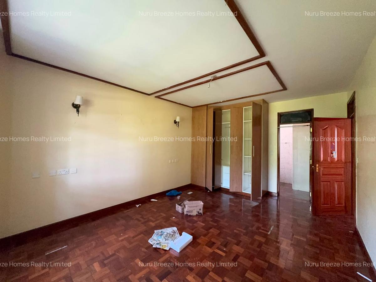 4 Bed Townhouse with En Suite in Lavington - 19