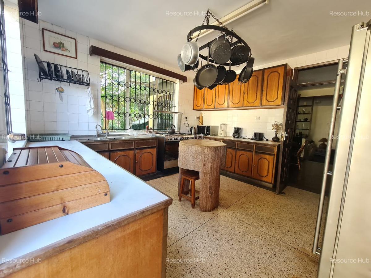 5 Bed House with En Suite at Nyari - 7