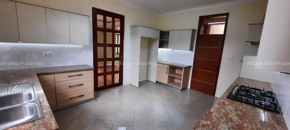 5 Bed Townhouse with En Suite in Lavington - 8