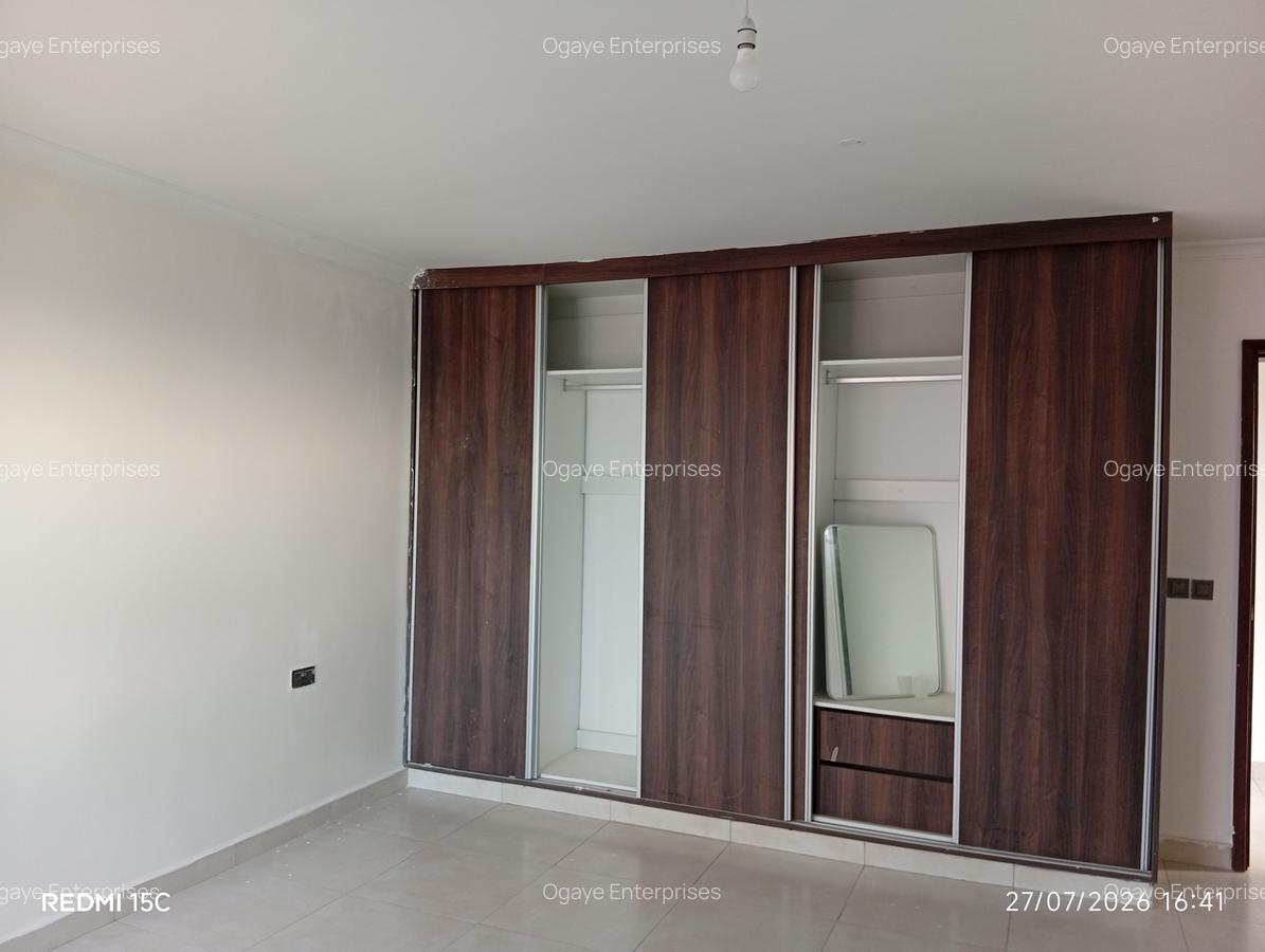 3 Bed Apartment with En Suite at Green Wood Drive - 13