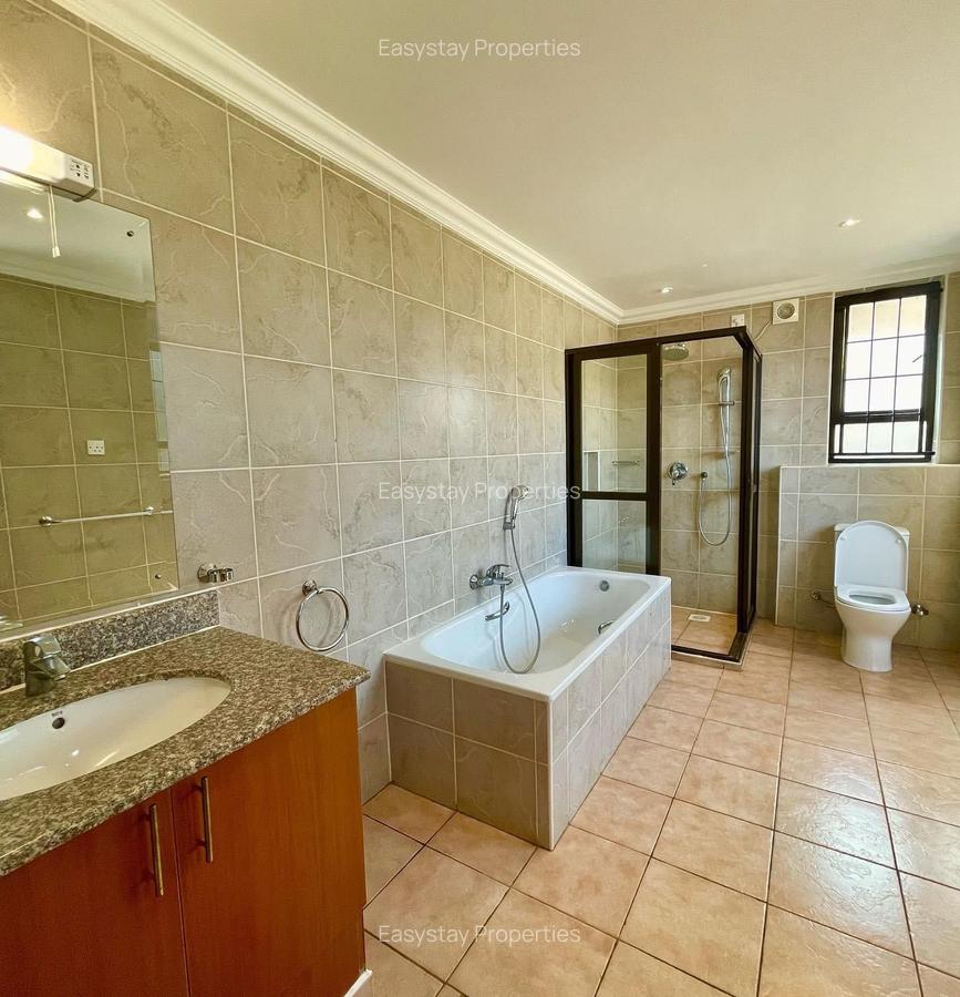 4 Bed Townhouse with En Suite in Runda - 11